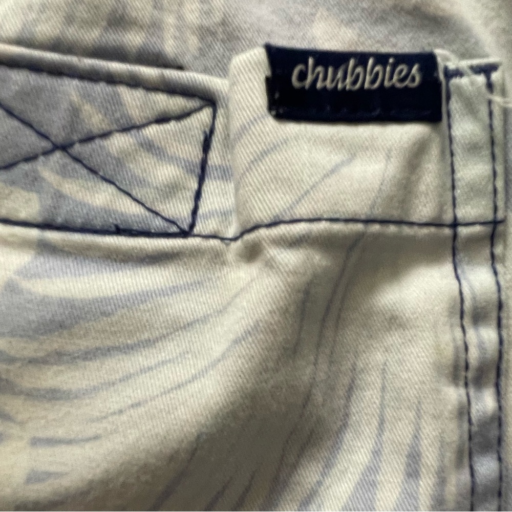 Chubbies Blue and White Patterned Men’s Swim Trunks
Size: Medium - Picture 4 of 7